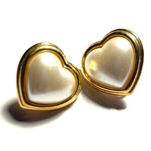 VTG 80s Napier Heart Faux Pearl Clip On Screw Back Earrings Gold Tone Signed EUC